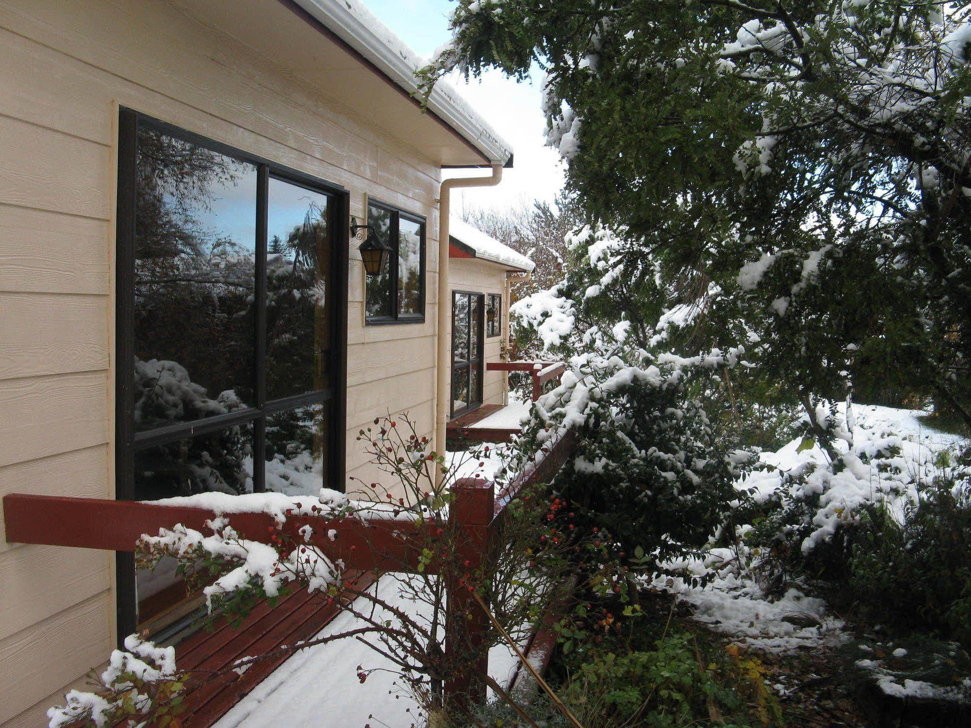 Ossies Motels And Chalets Ohakune Exterior photo